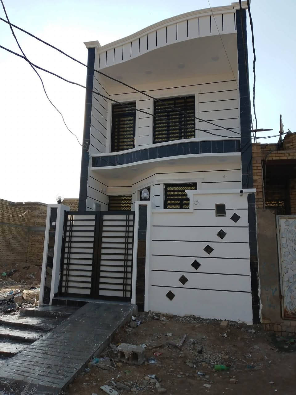 السلام عليكم بيت للبيع بيت مساحه 100 بناء قاط نص عنوان مقاطعه 14 قرب مدرسه الابتدائيه بيت بناء حديث طابو خدمات كامله كهرباء وماي ومجاري وتبليط الاتصال على هذا الرقم***********
