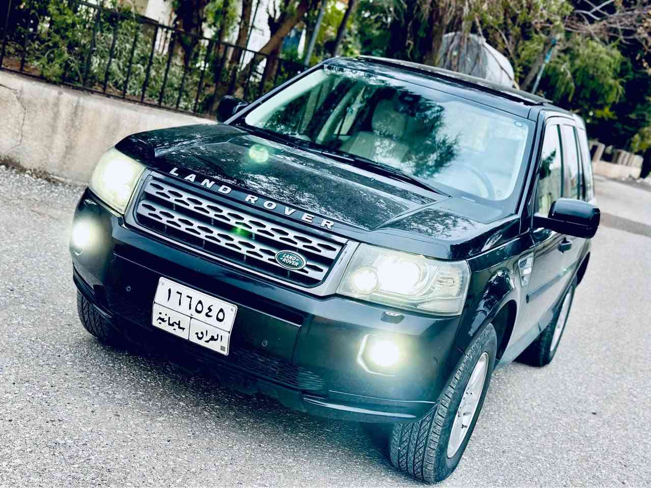 للاندروڤه ر ٢٠١٣ فول مواسه فات سفرى شه ريكه ى سه ردار بى بوياخ هيچى نيه سونه رم داناوه پانوراماو به سمه و فول فوله مه كينه ٤ پستونى توربويه به شه رته ١٣٤ هه زار روشتووه .
سه نه وى ته واو بووه به ناوى خومانه وه يه .
نرخى ١٢٦ 
*********** دار بنديهكان, السليمانية
