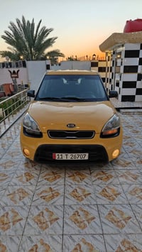 كيا سول 2012وارد امريكي حادثه خشم البنيد فقط بدون اي ضرر داخلي السياره...