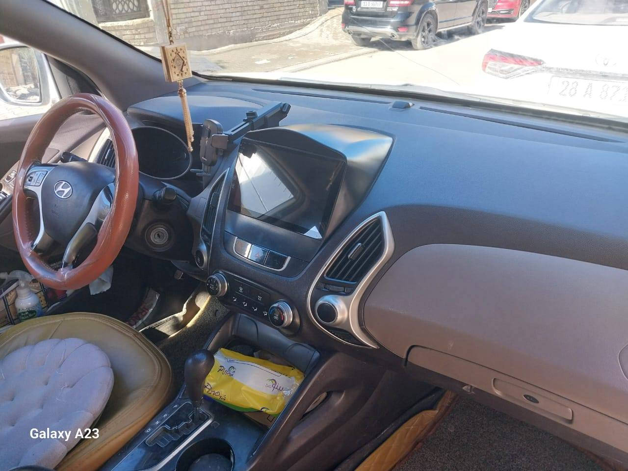 السلام عليكم للبيع توسان2013 خليجي  رقم نجف  الجديد سنوية جديدة مشروع وطني  قمارة حديد السعر 139 ورقة  وبيها مجال بسيط للاستفسار اكثر الاتصال على *********** مكاني بالنجف.
