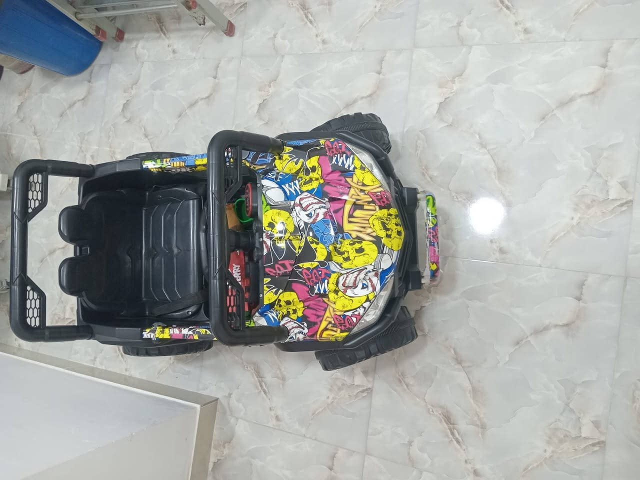 سياره أطفال جديده غير مستخدمه شحن وريمونت وتحكم فول وبلوتوث وفلاش 
السعر ١٠٠.  ***********
