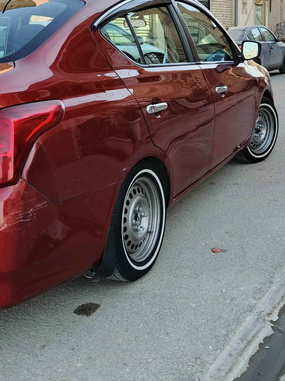 السلام عليكم نيسان فيرسا موديل 18 رقم الدول الجديد السنويه ال30بشهر ال11يلا تنتهي حبايب كلبي السياره بسمي شخصين تاخذ مني مداور ثاني يوم
السياره بيها ضرر من امريكا فقط جاملغ امامي جهت العبري  و بل عراق صار بيها قطعتين صبغ و بيها تعدل خفيف بل لغد 
السياره جديده ما عايزها اي شي مكينه و كير و حداديه خير من الله تبريد تخم تاير ابو الخطة ويل حجم 15
داخل اسود اربعه جام كهربائ السياره جاهزه من كلشي
كاعيه جلد تحكم ستيرن 
 كامره خلفيه حساس خلفي 
منضومه زنزن بيها السياره 
و بل عافيه ع ياخذها
 اخواكم و خادمكم امير النعماني مكاني نجف كوفه حي ميسان 
السعر المطلوب 87وبيها مجال  
***********
