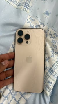 خوان للبيع آيفون ١٦ برو ماكس ذاكره ٢٥٦  عربي شرق اوسط كارتون موجوده ال...