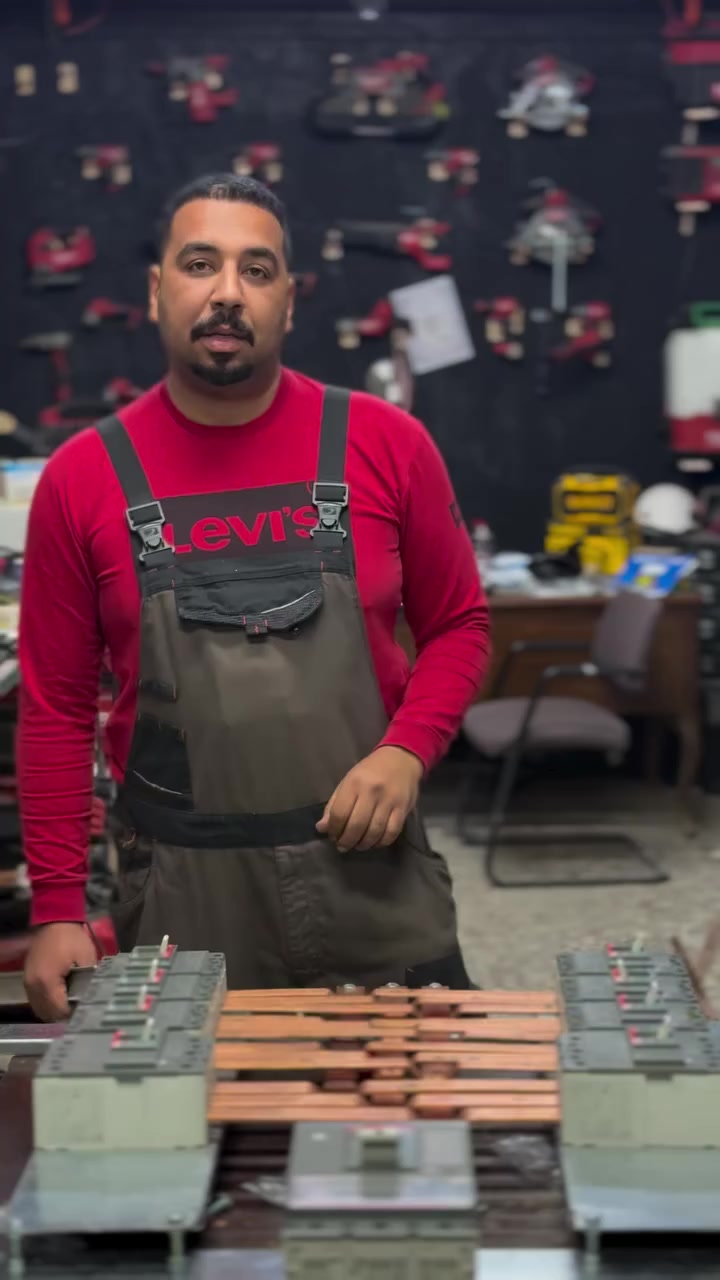 السلام عليكم
ورشة  المهندسين للاعمال الكهربائية
تأسيسات كهربائيه لجميع المباني والدور بأحدث الطرق 
تصنيع جميع لوحات السيطرة والتحكم 
مختلف الانواع والاحجام
جانب من اعمالنا تصنيع وتنصيب MDB
سعة 630
نوع ABB
هاتف ***********
