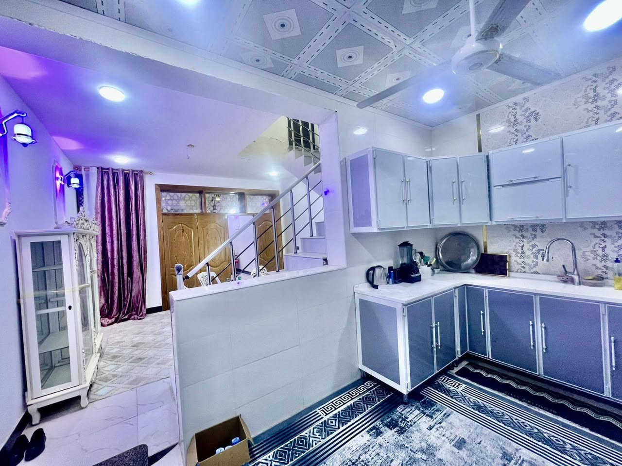 #يعلن_مكتب_ألسنتر_بملحق قرية الغدير بشارع 7سنتر***********

#__مساحه_لبيت_100متر_  كامل معايزه شيء بناء حديث درجه اوله
عنوان البيت)  ملحق قرية الغدير بسايدين لجدد بشارع 7سنتر 

#بيت_طابو_زراعي_سند25((((سعر لبيت خاص وتدلل))))

بناء حديث
غير مسكون
بناء ممتاز جدا 

 تفاصيل لبيت يحتوي لبيت على+ غرفه +صاله +ستقبال +مطبخ +صحيات بلداخل وصحيات بلخارج 

***********وتساب النجف, العراق
