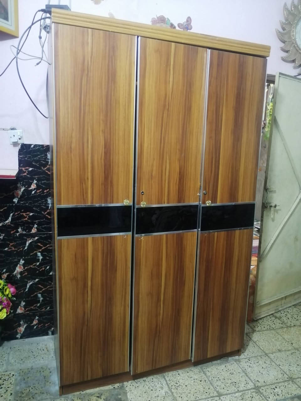 السلام عليكم ورحمة الله وبركاتة..
كنتور ثلاث بواب للبيع.

عنوان بعقوبة / تحرير شراي يتفظل خاص او اتضال ع رقم(***********).
