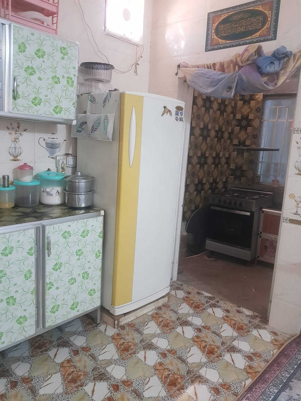 السلام عليكم بيت للبيع مكاني جعفر الطيار مساحة البيت ١٠٠ وبي محرمة ٦٠ متر بي خط مولدة وخط انترنيت سعر ٣٧ الشراي يتصل على هذا الرقم***********
