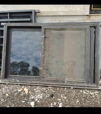 يوجد ابواب وشبابيك للبيع باب المنيوم ابو الجام باب +طلاكتين خشب 3 اشكا...