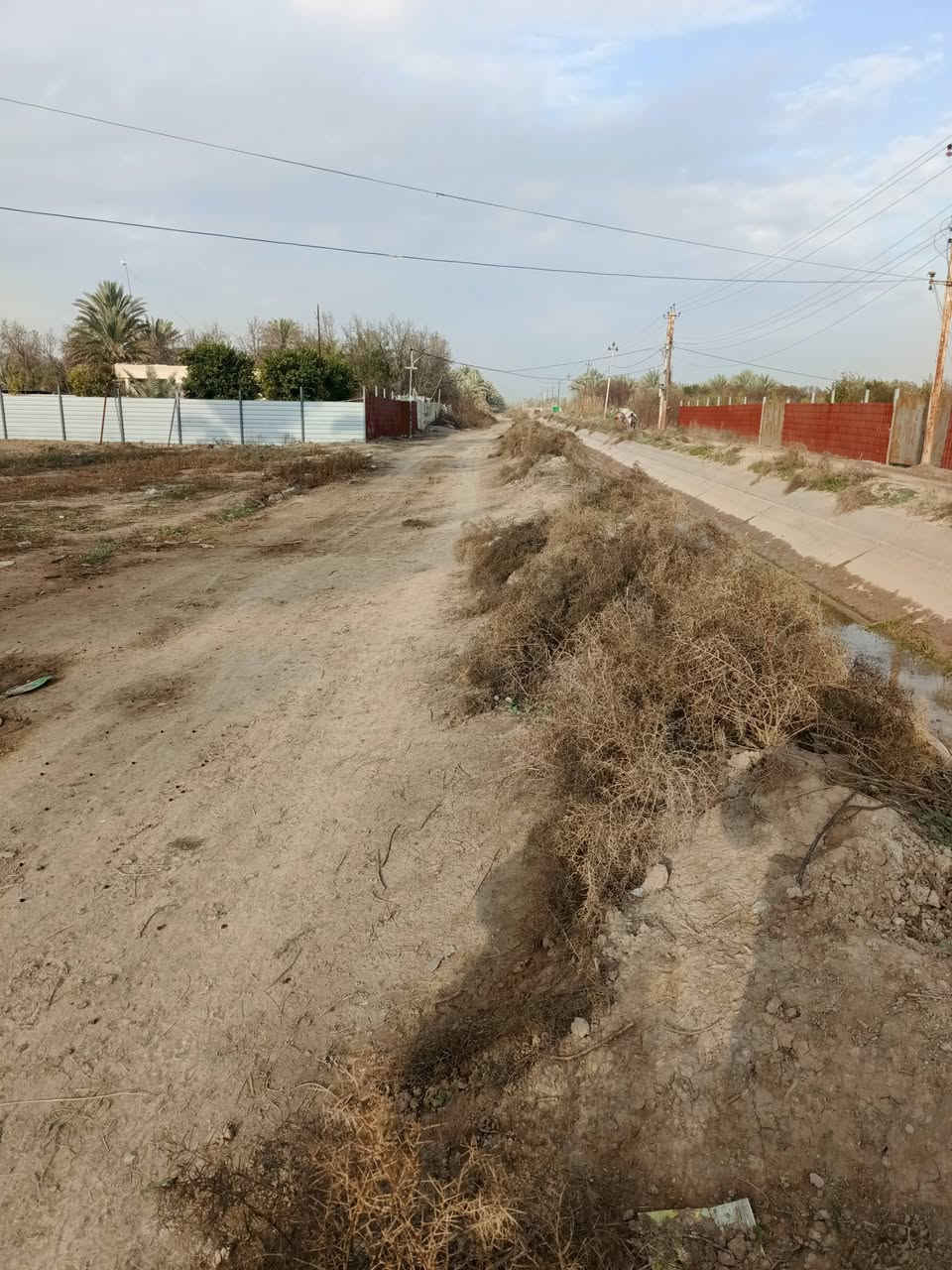 سلام عليكم للبيع دونم و500 متر سند 25 تحويل مباشر بسم المشتري بغداد الراشدية قرية العراكنة تبعد عن ناحية ربع ساعة وعن شارع العام طريق بغداد كركوك كيلو كهرباء ماء سقي ماء اساله تصلح سكن مزروع نخل واجه 30نزال 100 ملك صرف كل خدمات كامله يبعد عن تبليط 600متر سعر 150 وبي مجال ***********
