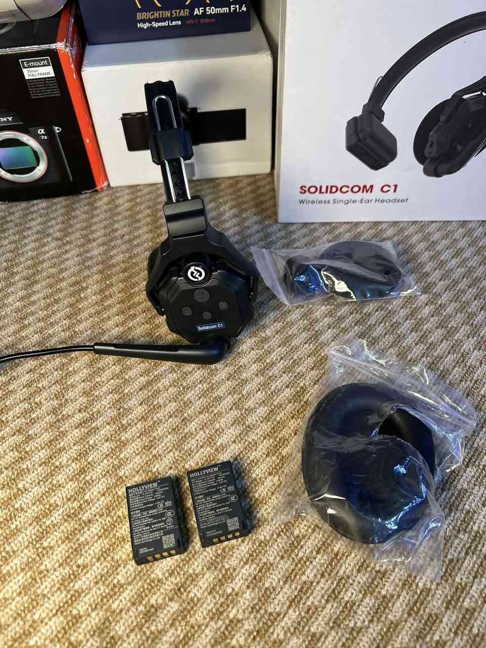 نظام Hollyland Solidcom C1 هو نظام اتصال داخلي لاسلكي (Intercom) متطور يعمل بتقنية DECT 6.0 على تردد 1.9 جيجاهرتز، يوفر محادثات ثنائية الاتجاه (Full-Duplex) بوضوح عالٍ. يتميز بمدى يصل إلى 350 مترًا، وزن خفيف (168 جرام)، وميكروفونات عازلة للضوضاء، مما يجعله مثاليًا لفرق الإنتاج الفني والفعاليات. جديد السعر 150 الف


**إذا كنت صاحب هذا الإعلان وتريد حذفه لأي سبب، رجاءا أرسل رسالة إلى الدعم الفني**