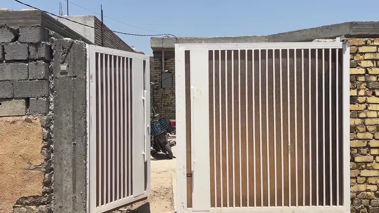 سلام عليكم 

بيت البيع المساحه 250 متر 
سند 25 بسم شخص واحد 

كافت الخدمات 

الموقع الشارع الدخول شريفه بنت الحس  ع

الاستفسار 📞. ***********6

أو مراجعة عقارات ارشد السيلاوي
