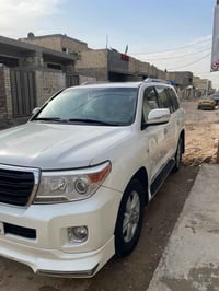 لاندكروز 2010السياره فول وكلش نضيفه مكفوله من الضربه وصبغ ما عدا شبر ب...