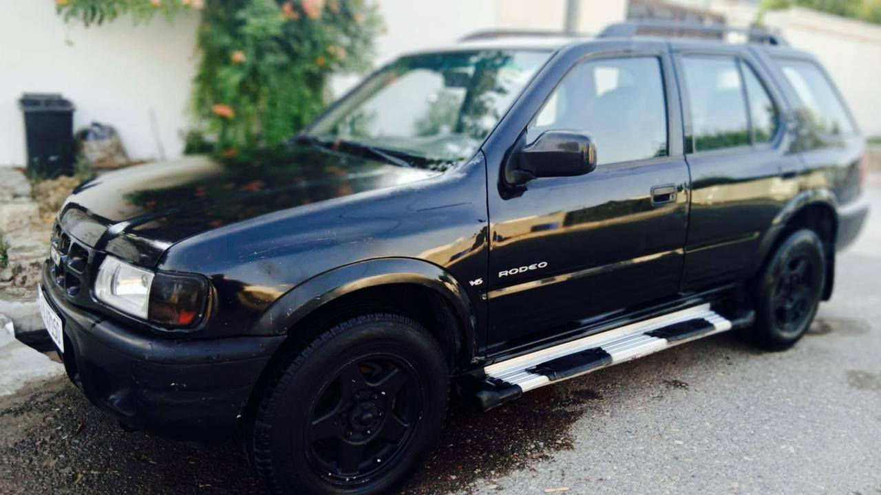 ایسوزو مۆدیل ٢٠٠٠ گێر توماتیک دەبل اکسل چوار پارچەی بۆیاغە پێش و پشت لێدانی نیە 
گێر و مەکینەی بیلادە بە شەرتە سەنەوی و رەقەم تا ٢٠٣٠ نوێیە بە ناوی خۆمە نرخ ٥٣ وەرەقە موبایل  0750741216
*********** أربيل, العراق
