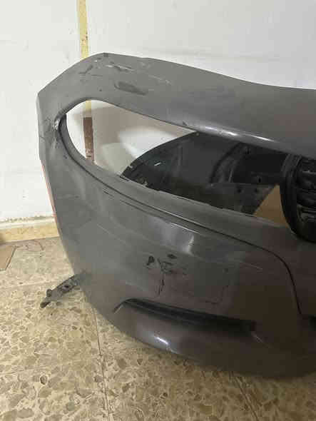 السلام عليكم دعاميه جارجر اصليه مال سياره 18 بيهة تعديل فايبر وزلوغ خفيفه صفحة اليمنه عوزهة بس مساكة
قيم واخذ 
***********
