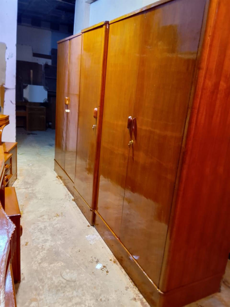 غرفه ام خمسه نجاره اخت الجديده البيع السعر خمسميه الف وبيه مجال الحله ابو غرق وتساب او تصال ***********
