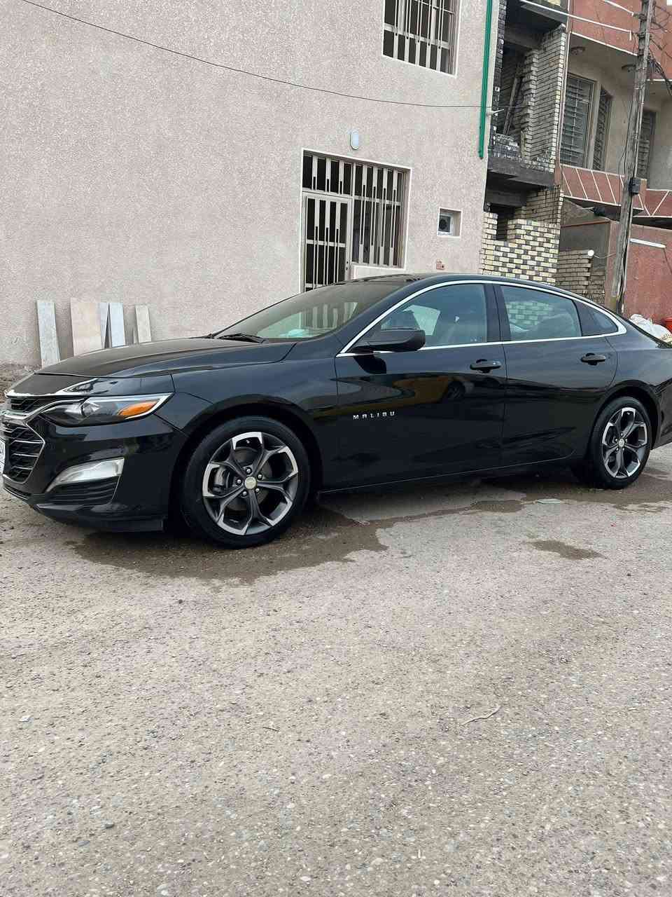 سلام عليكم 
السعر 112 وبيها مجال 
ماليبو 2022 معوقين بغداد. 
LT ماشيه 65 الف 
حادثها فقط البنيد نفسه معمر والجاملع بارد  
صور الحادث مرفقه 
السياره خير من الله كلها بلاد 
رقمي *********** 
عنواني بغداد حي اور 
والمعوق جاري
