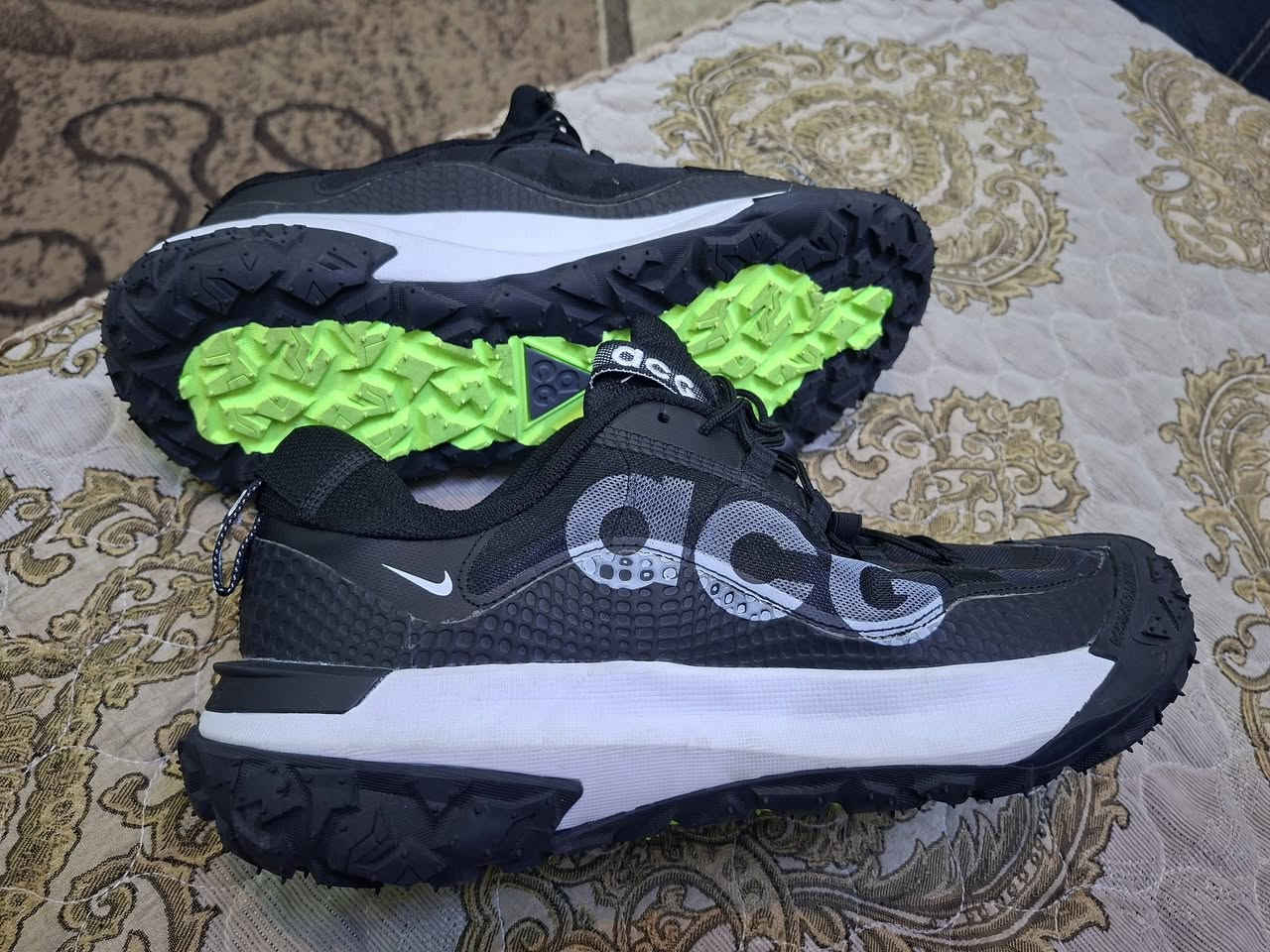 والله اشتريته ب35
وابيعه ب25 لان طلع صغير 
قياس 46 بس يلبس 45
طركة قوية يعني مال عمل مثل السيفتي
مكاني بغداد حي العامل
***********
