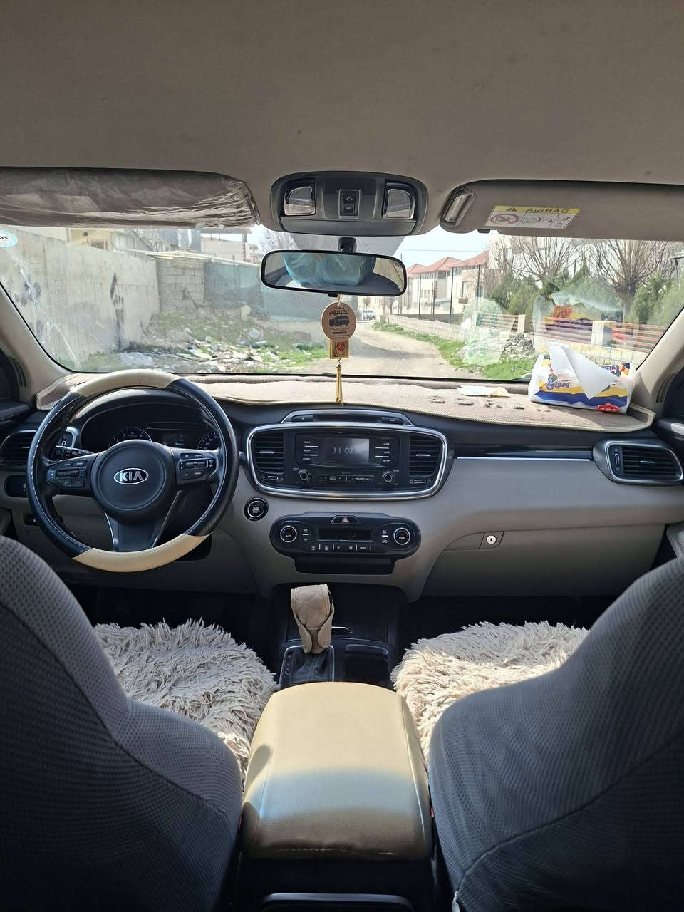 السلام عليكم سورينتو موديل 2018خليجي suv بدون صبغ السيارة فول ما عدا البانوراما ماشية 170.000 رقم اربيل سيارة مال جناي اي نقص ما بي بيها ضرر بسيط موضوح بل الصورة من  يم الراكب المكان السليمانية***********
