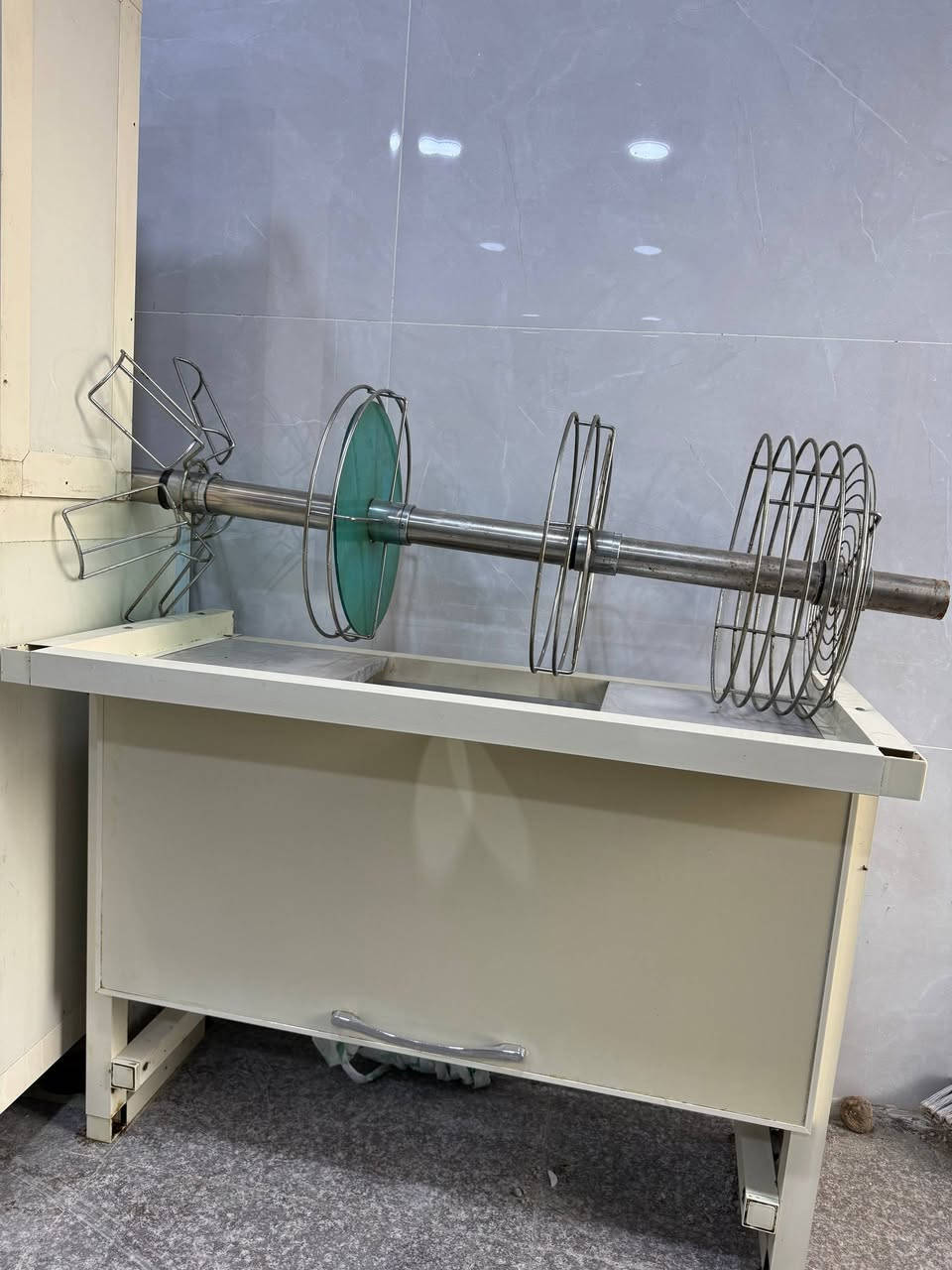 كاونتر المنيوم دوار نضيف جدااا القياس ٨ امتار السنك مرمر مكان للشافطة ومكان للطباخ 
كاونتر المنيوم دوار نضيف جدااا القياس ٨ امتار السنك مرمر مكان للشافطة ومكان للطباخ
السعر مناسب جداً التواصل خاص او الاتصال على الرقم 
***********
