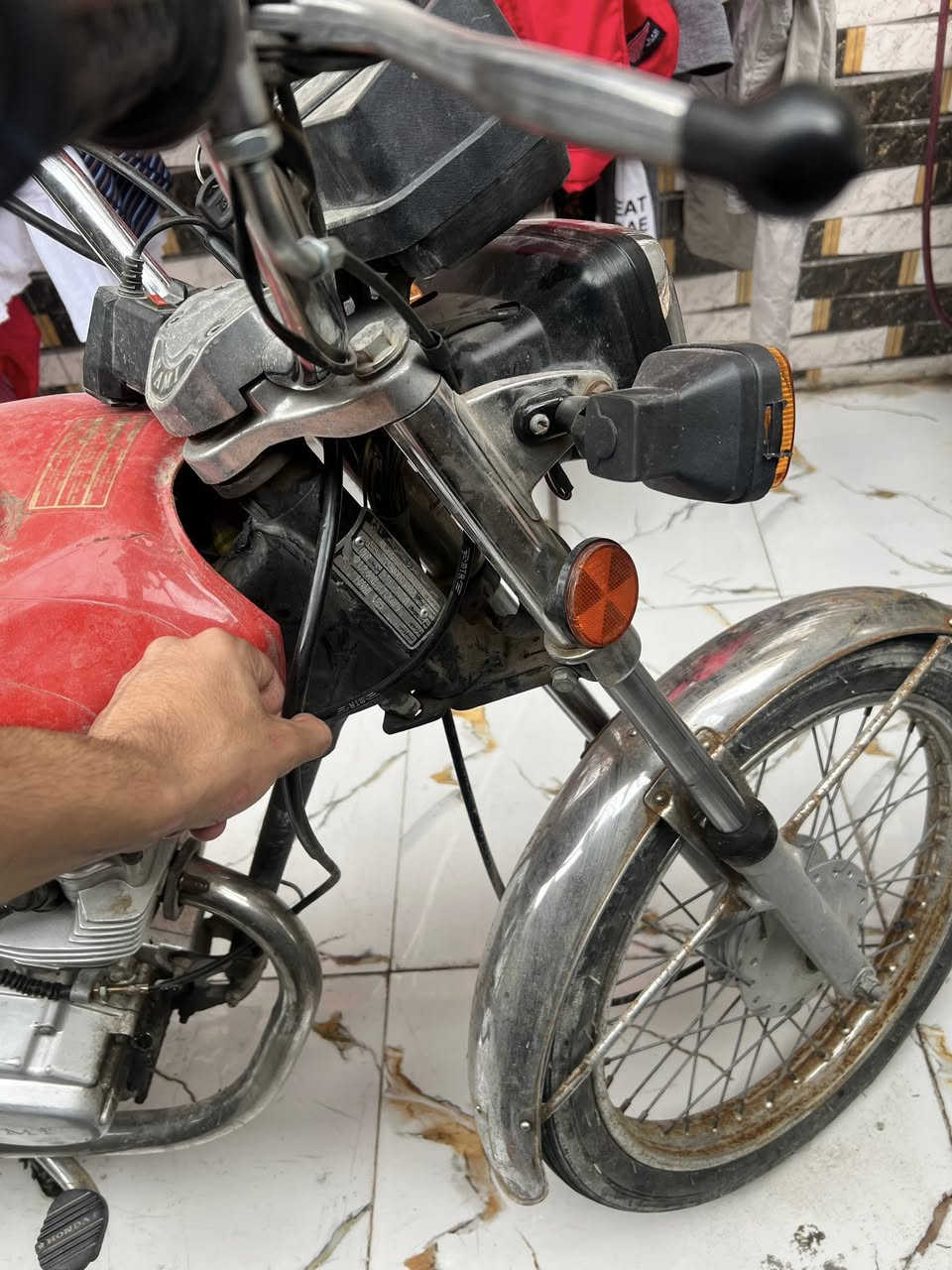 نامه شلامجه للبيع محرك غير مفتوح دراجه كامله مكمله اوراق بس اغسلها واطلع بيها رقم الهاتف *********** السعر 950 ومجال بيها بسيط
