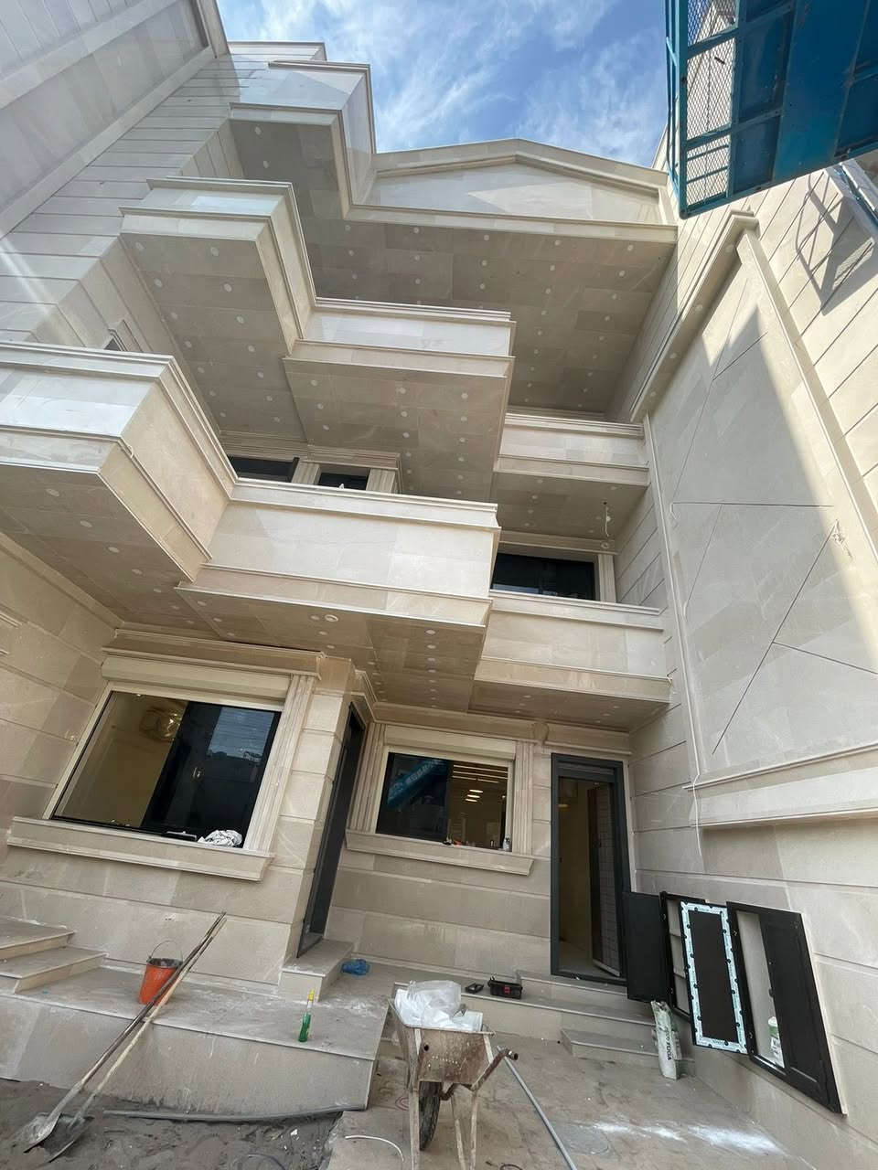 موقع الاعضميه   تم تغليف واجه بهياكل حديديه لحيم مرمر طبيعي سمك 2 س تنفيذ وإشراف ابو مصطفى  ***********
