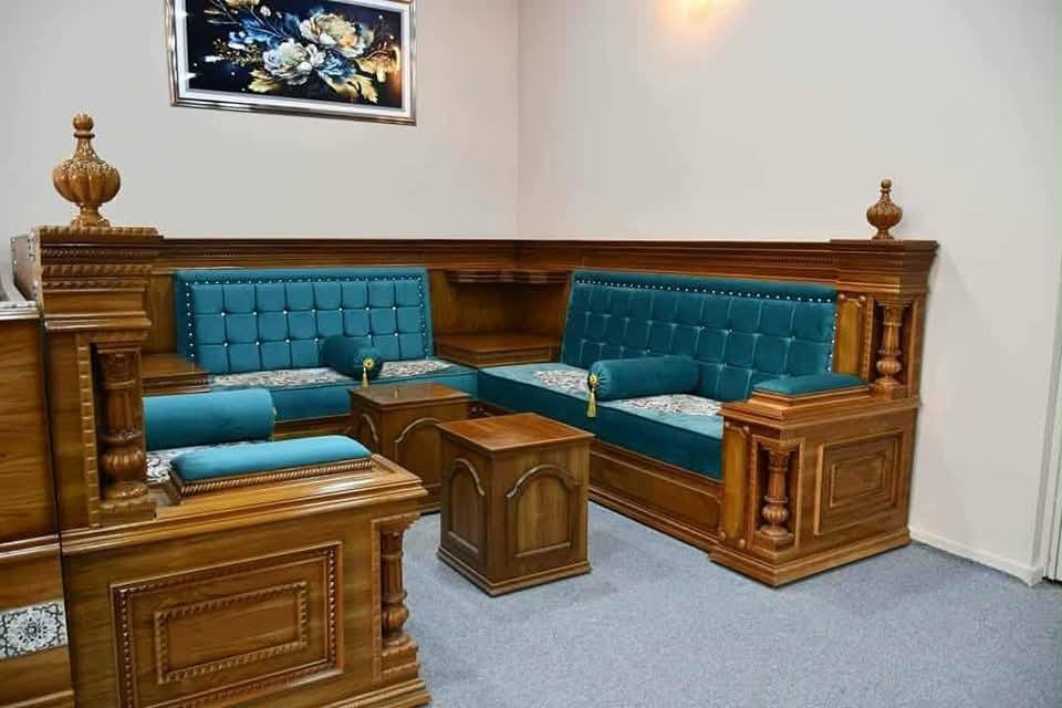 🛋️ ​🛋️ عرض الموسم: الفخامة والمتانة بـ 165 ألف فقط!
​جدد بيتكم بأحدث موديلات التخم والديوان العراقي بمواصفات "درجة أولى" وسعر لا يقبل المنافسة.
​✨ لماذا تختار منتجاتنا؟
​الهيكل الخشبي: مزيج من خشب الجاو والروسي الأصلي لضمان القوة.
​القاعدة: بلوك أسود سمك 18 ملم (تحمل عالي جداً).
​الحشوة: إسفنج مميز (ضغط عالي) لراحة تدوم طويلاً.
​القماش: أرقى أنواع الأقمشة التركية بألوان وملمس عصري.
​🛡️ ضمان حقيقي
​نحن نثق بما نصنع، لذلك نقدم لكم ضمان لمدة 15 سنة على كافة الموديلات.
​🚚 التوصيل؟ علينا!
​لأهالينا في النجف الأشرف، التوصيل مجاني تماماً حتى باب الدار.
العنوان نجف سايدين نصر ميلاد معرض تبارك الرحمن *********** 
ما عليك فقط تتصل واحنة نجيك للباب ناخذ القياسات النجف, العراق
