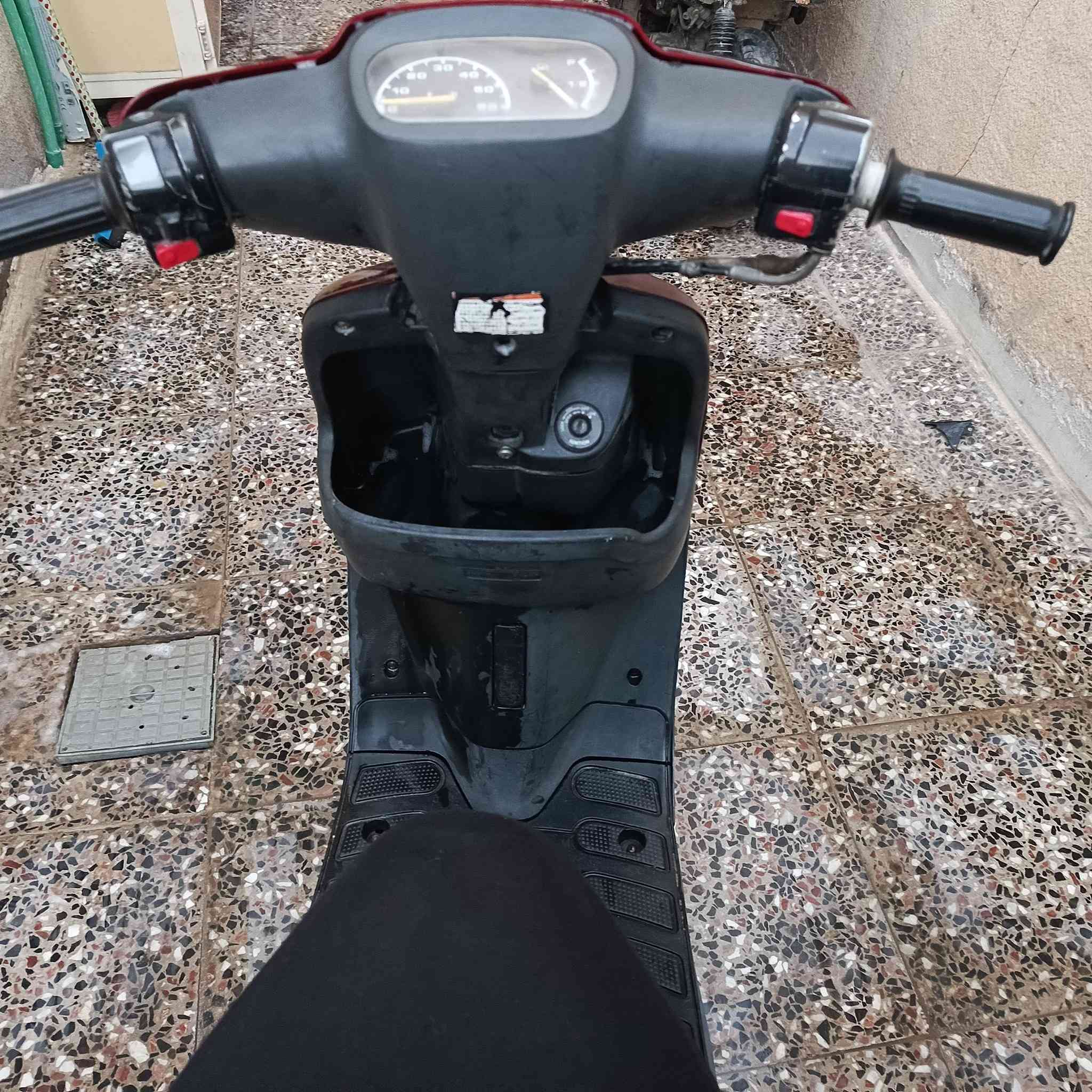 دراجة بطة اخت الجديده موديل ٢٠٠٣ مكينة جديده الدراجه نظيفه مامتعوبه السعر ٣٠٠ الف مكاني نجف جمعية رقم الهاتف ***********
