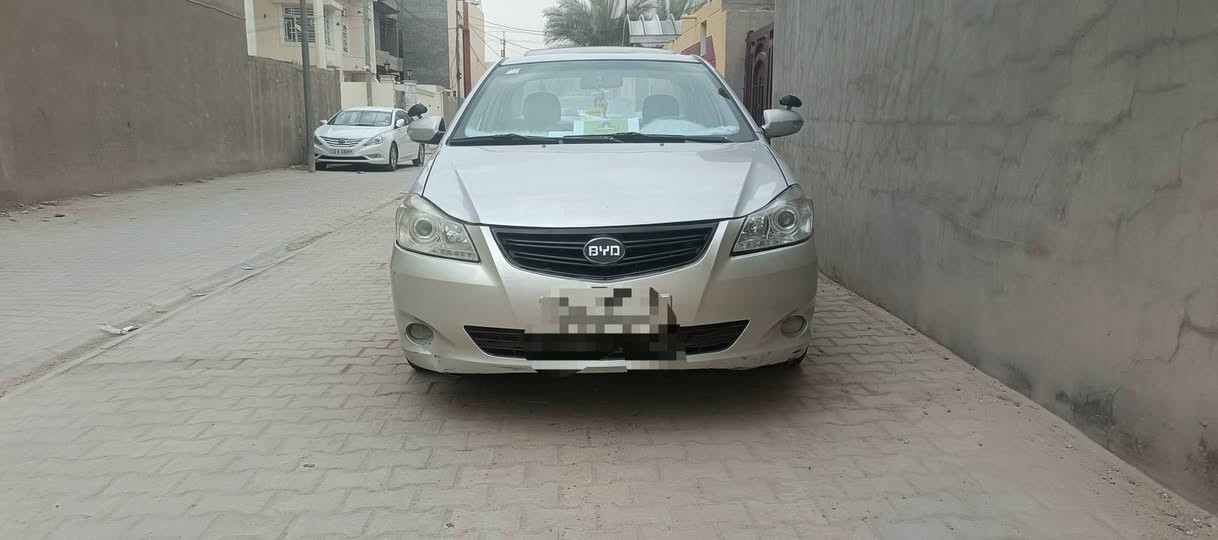 السلام عليكم من رخصة مدير الكروب بي وايدي للبيع اوالمراوس سيارة موديل ٢٠١٣فول مواصفات تبريد تخم تاير حداديه كامله كامره شاشة فتحه بصمه مابيهه اي نقص رقم بغداد صدام أصولي بس ما اندل راعيهه مكفول من الكص والسرقة والعشاير السعر ب٢٨ بيه مجال مكاني كربلاء ***********
