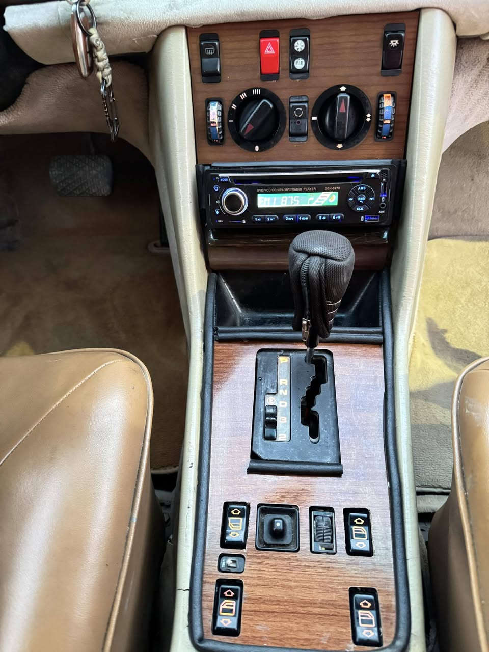 للبيع مارسدس رئاسي موديل ٩١ اصل بدون حادث صبغ جماليه فقط مكينه وكير بلاد تبريد شغال سلايت شغال اريل كهرباء سنتر لوك شغال كهربايات كلشي شغال حداديه امامي خلفي تخم تاير قواعد دبل بلاديه شواصي بلاديه سعر 90 ومراوس ستفسار ***********مكاني البصره بسمي
