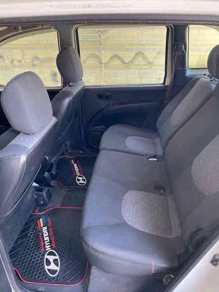 سيارة هونداي موديل٢٠٠٢ جدا نضيفة ابيض تخم تاير تبريد شغال تحويل مباشر جاهزة من كولشي السعر ٦٠ ورقة مجال بسيط ***********مكلف بالنشر
