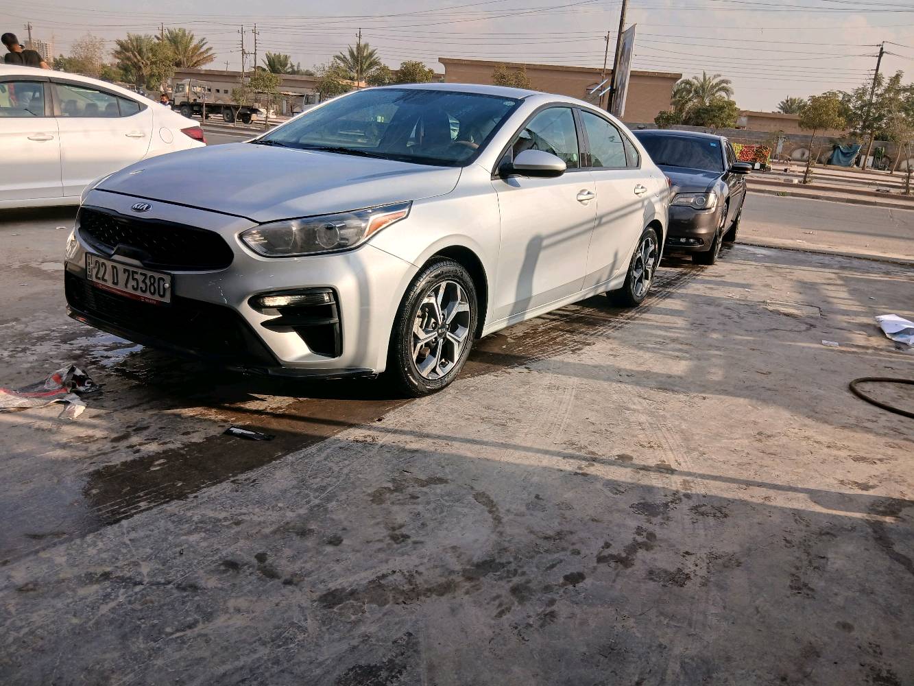 سلام عليكم  كيا فورتي للبيع او المراوس موديل 2020 وراد امريكي حادثها فقط بنيد بدون دواخل مرفق سونر وياها  منضومه تبريد جديده تخم تاير باتري جديد حداديه نص عمر مكينه ٢٠٠٠ دوش لمرغوب مابيها سياره كل نقص رقم اربيل بسمي هزه جديده مسوي لها منضومه زنون السعر 130وبيها مجال بسيط مكاني بغداد البياع رقم الهاتف ***********