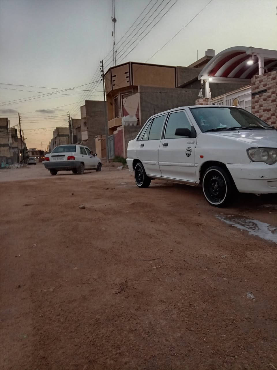 سلام عليكم سايبه للبيع فقط
مديل 2013 جاملغ ايسر مبدل 
بدون دواخل تبريد كير مكفولات
تخم تاير باتري جديد 
بيه تنقيص قليل السيارة
بسمي العنوان كربلاء حي الاطارات
السعر 38 وبيه مجال قليل 
***********

