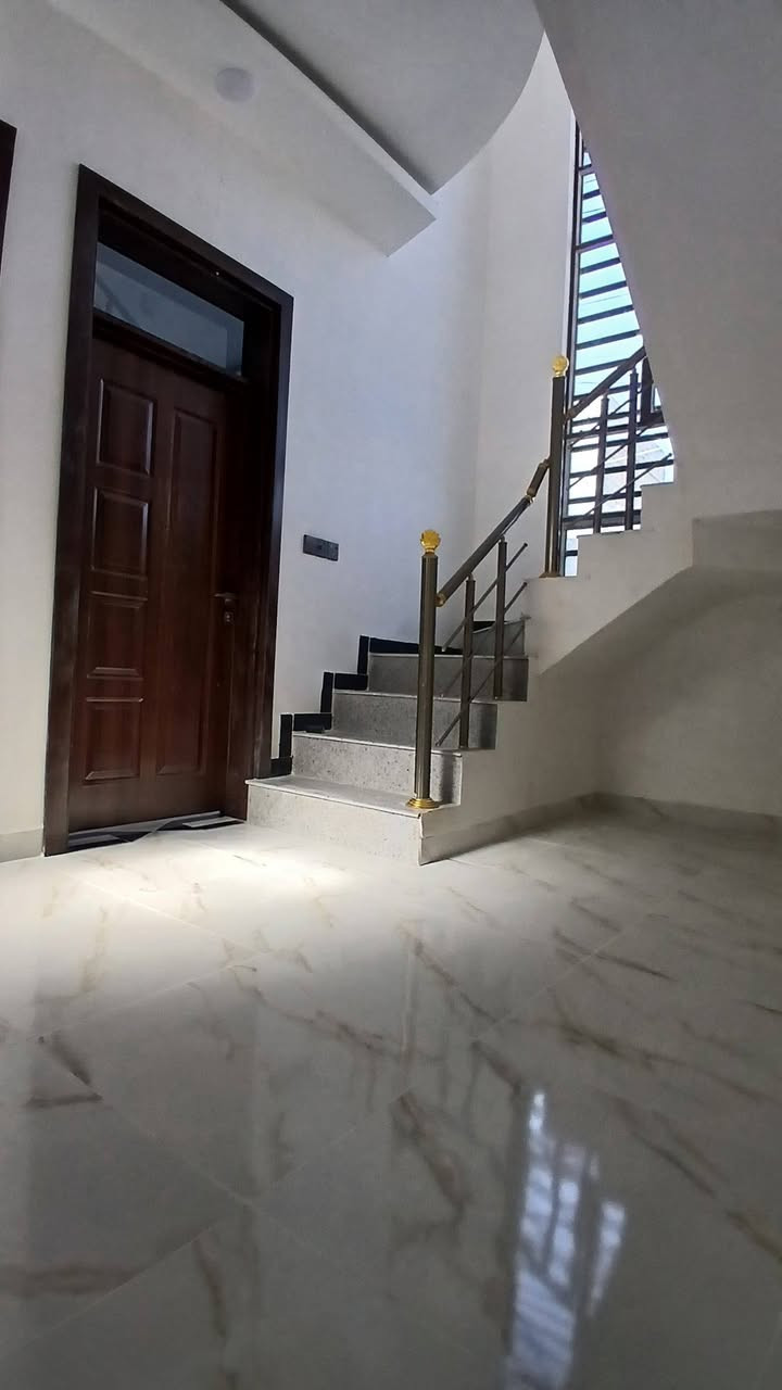 على بركه الله بيت للبيع دوانم المعمل طابقين يتكون ٣غرف نوم شغل درجه اولى قرب جامع مكيه للاستفسار 
***********
او زياره مكتب زمزم @
