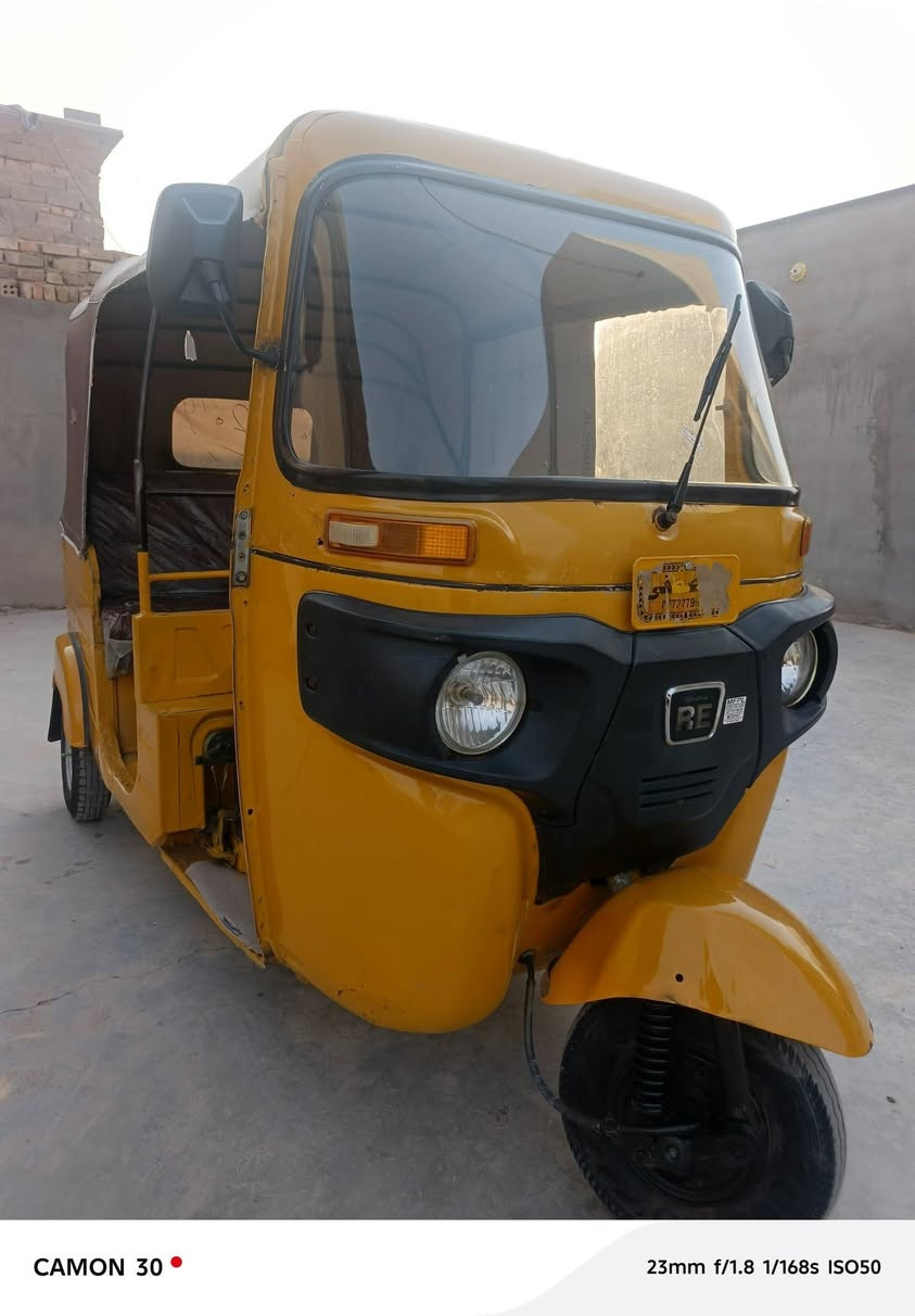 سلام عليكم تكتك البيع موديل 2019 مرقم تكتك نضيفه معمره بس دوسات مكينه مكفوله مكاني بغداد الحسينيه معامل الاستفسار على رقم ***********
