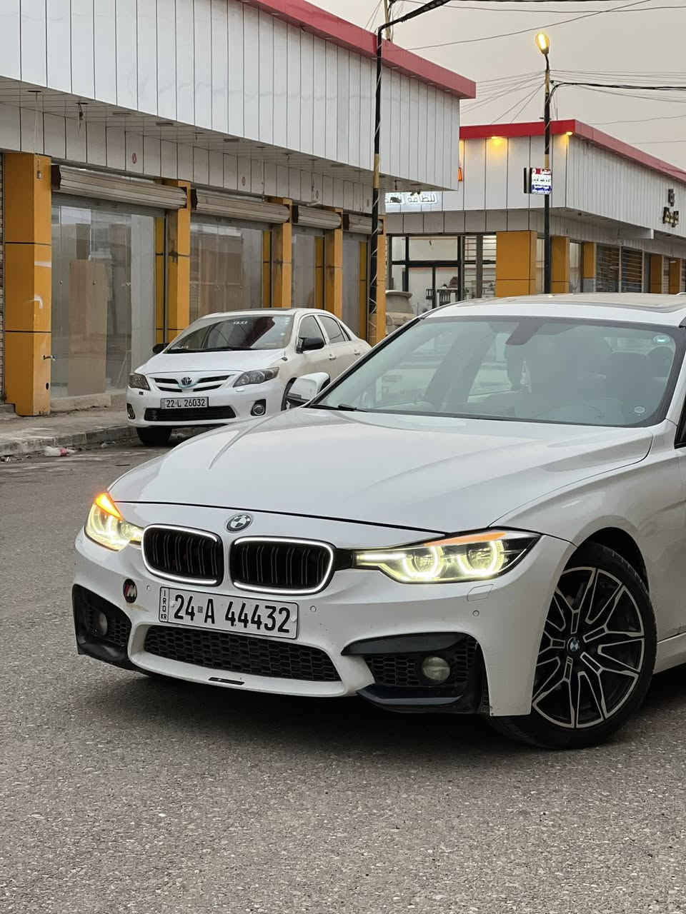 بي ام F30 ابيض
موديل 2013 - N20 محرك 4 سلندر توين تيربو
هلال جاملغ امامي و هلال جاملغ خلفي صبغ فقط
مواصفات :
تبريد قطعتين 
حساسات خلفيه 
كاميرا دواره
بصمه تشغيل
اربعه انضمه قيادة 
سبورت 
كونفورت
ايكو
نورمال
كير HP8 8 نمر
بانوراما
حساس مساحات
لايت داينمك
زينون بلادي
تخم تاير جديد 
عليها ادامه كامله
رقم دهوك مميز 
السعر : 168$
 للتواصل : ***********
