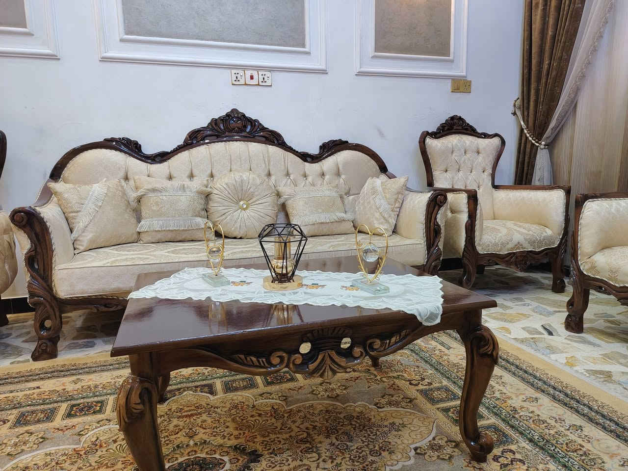 تخم زان ملكي تركي اخو الجديد 10 مقاعد مع طبله وسطيه العنوان مدينه الصدر للاستفسار خاص او الاتصال بالرقم ***********
