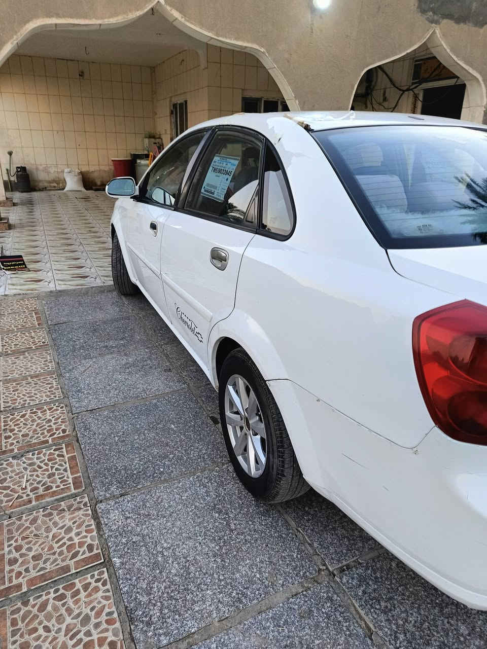 السلام عليكم..
سوزوكي فورنزا موديل 2004 لون ابيض رقم بغداد سياره رقم انكليزي هزه جديده بيها مكانات صبغ ابيع حزام حداديه نظيفه  السعر 45 وبيها مجال بسيط 
***********
