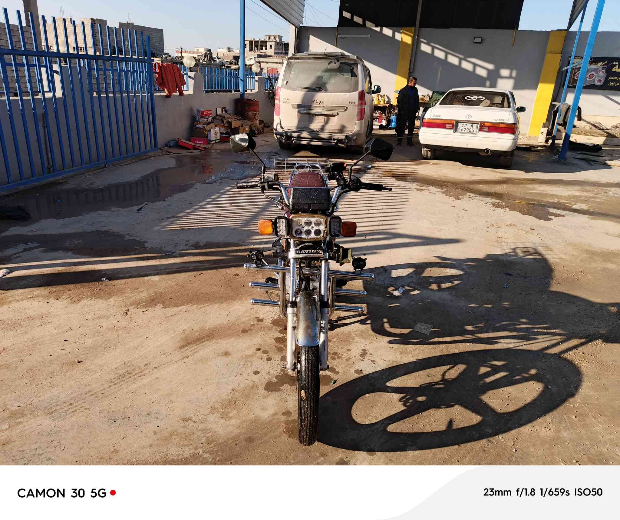 السلام عليكم  موطور سافان  للبيع موديل 21 محرك ما مفتوح كهربائيات كله شغاله السعر 450 //***********
