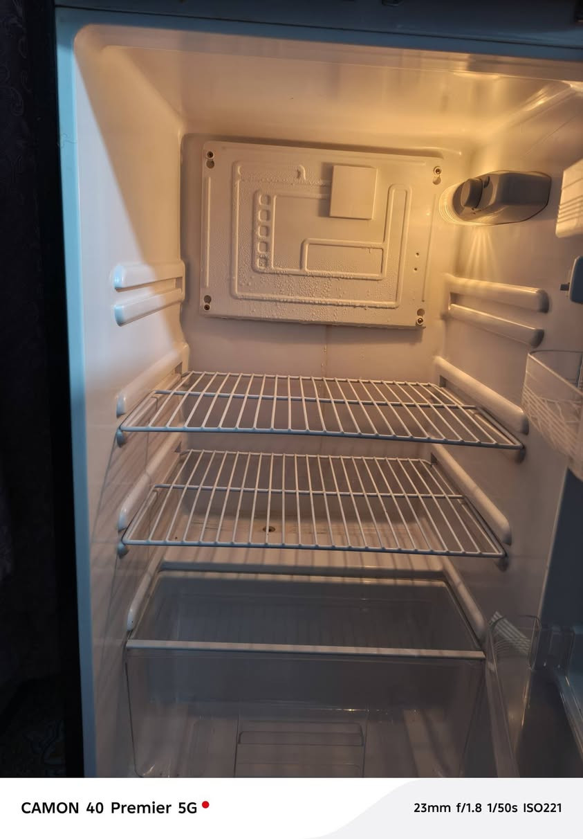 مكلف بالنشر 
غراض للبيع  ثلاجة جديدة و نظيفة استعمال قليل 350 قفل
الكنتور و الزاوية الوحده على 20 و بيهن مجال قليل
 الشراي اتصل او راسل واتساب ع رقم ***********
