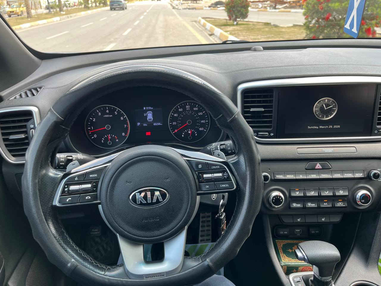 السلام عليكم اخوتنة الاعزاء تتوفر سبورتج 22 وارد امريكي فئة S ماشية 65 الف كيلو السيارة جديدة وخير من الله حادثها جانبي بابتين مال جهه عكس السايق باب مبدلة وباب مصبوغة والسونار موجود محرك وكير مكفول بدون فتح مرفق بالصور بجم صندوك مكفول كفالة عامة السيارة بدون ايرباك مواصفاتها كالاتي :- 
1- نانوراما 
2- كشنات جلد 
3- تدفئة كشنات 
4- فول رادارات 
5- فول تحكم ستيرن 
6- شاشة كبيرة 
7- نظام منحدرات 
8- مثبت سرعة 
9- مراية جانبية كهرباء + نقطة عمياء 
سعر البيع 175$ وبيها مجال بالي يرضي الله 
ملاحظة صار بيها هنا بالعراق بارد بالجاملغ الامامي عكس السايق اثر ابو ماطور للاستفسار الاتصال على الرقم *********** الرقم بي وتس اب
