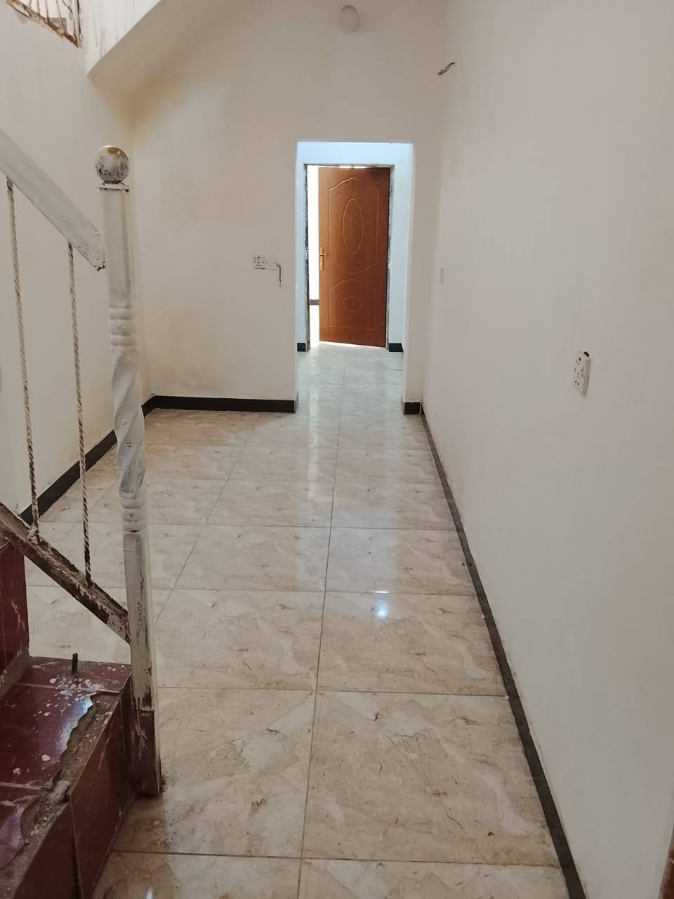 بيت للايجار طابو صرف ملك شارع الكهرباء قرب مدارس الحديد مساحة ٧٥ متر طابق واحد غرفة نوم إستقبال مطبخ صالة السعر ٣٠٠ الف للاستفسار *********** ابو نمر
