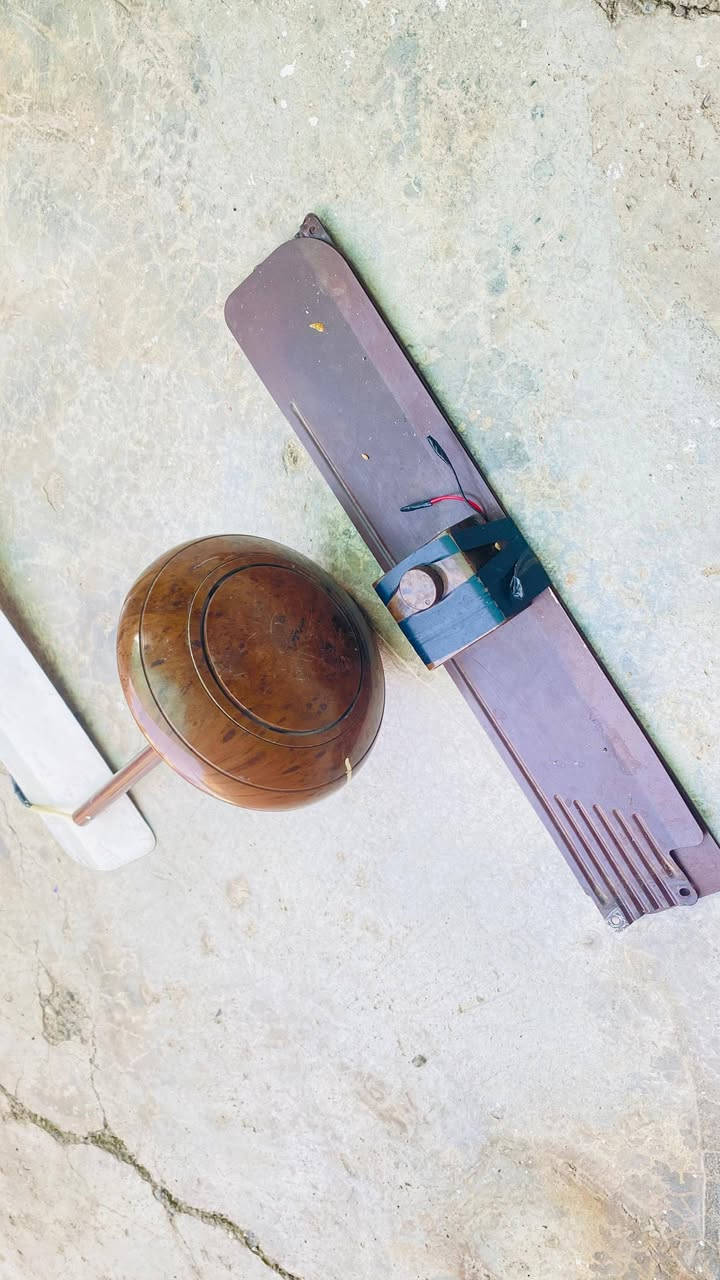 سلام عليكم ميز مبرده 4 ؤنص بنكات ثنين شرط شغلات نضيفات كامل بشكل الشراي يخابر هذا رقمي *********** السعر البنكات الواحد 14 وبي مجال قليل سعر الميز 15وبي مجال
