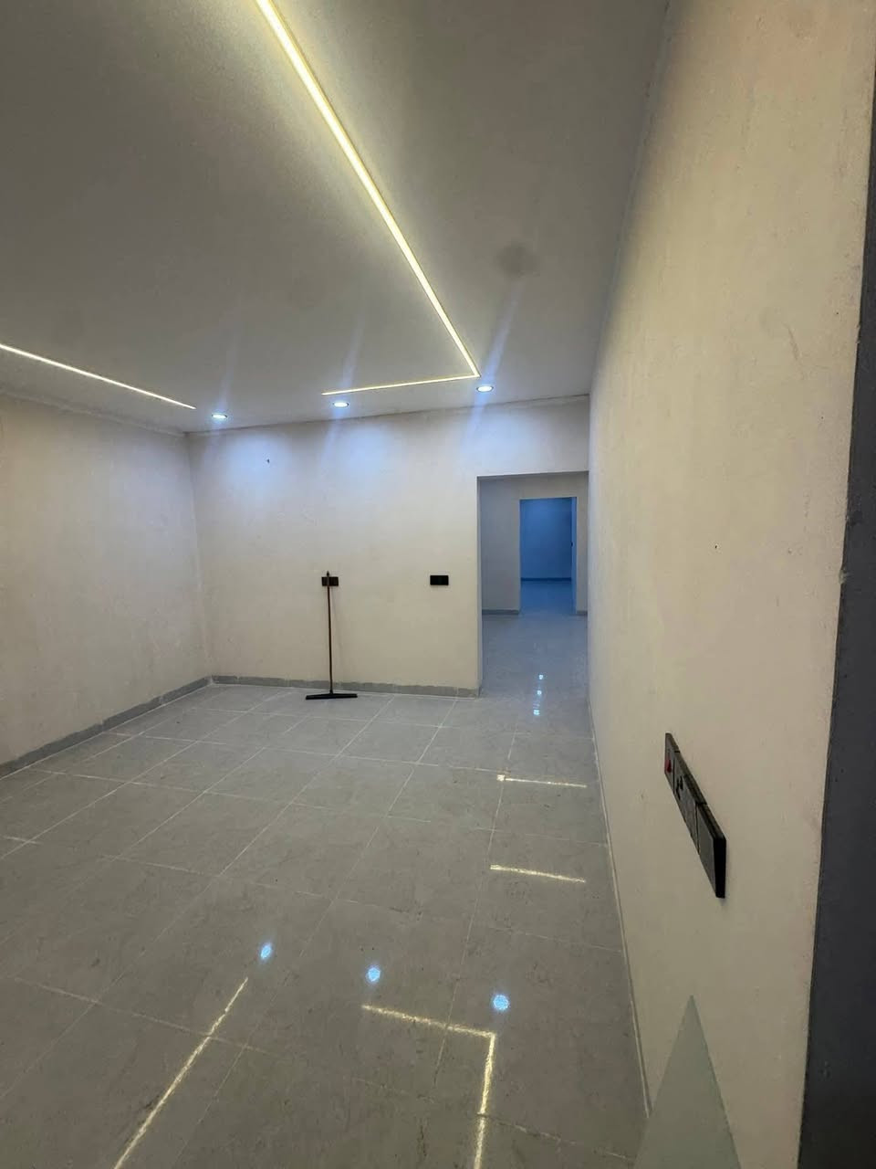 دار للبيع بالتقسيط 
مطلوب للمصرف العقاري شرط تحويل 
مساحته 200م واجه 10م 
طابق ونص 
السعر الكلي/165مليون 
مقدمه /83مليون 
وباقي يدفع من قبل المشتري للمصرف العقاري 
على شكل اقساط شهريه/438الف دينار 
بدون فوائد 
الموقع العقار /قادسية -تقاطع ابو خطاب 
للاستفسار/***********
