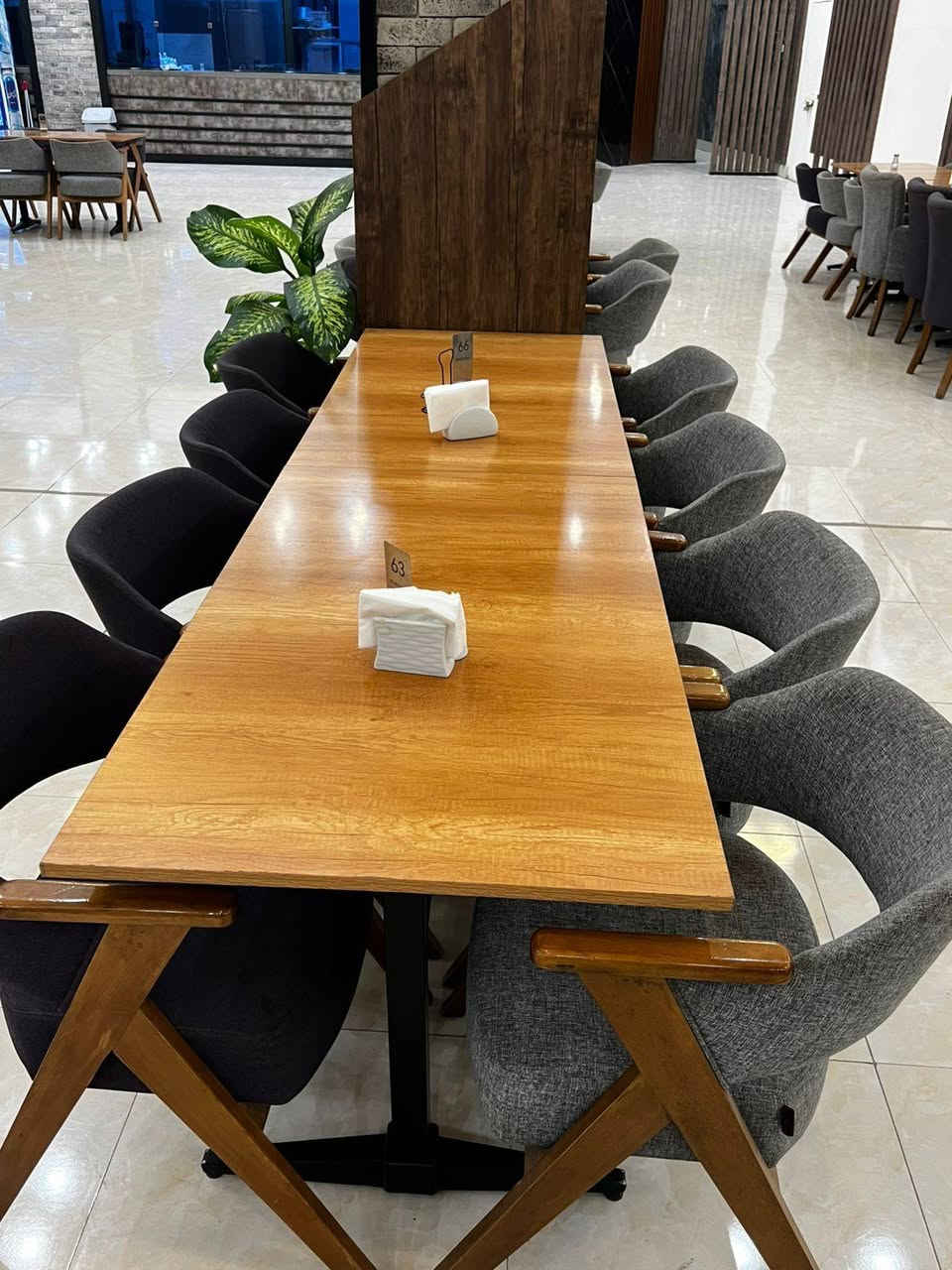 للبيع ميوزة طعام وكراسي اصليات خشب زان الرقم واتساب ***********
