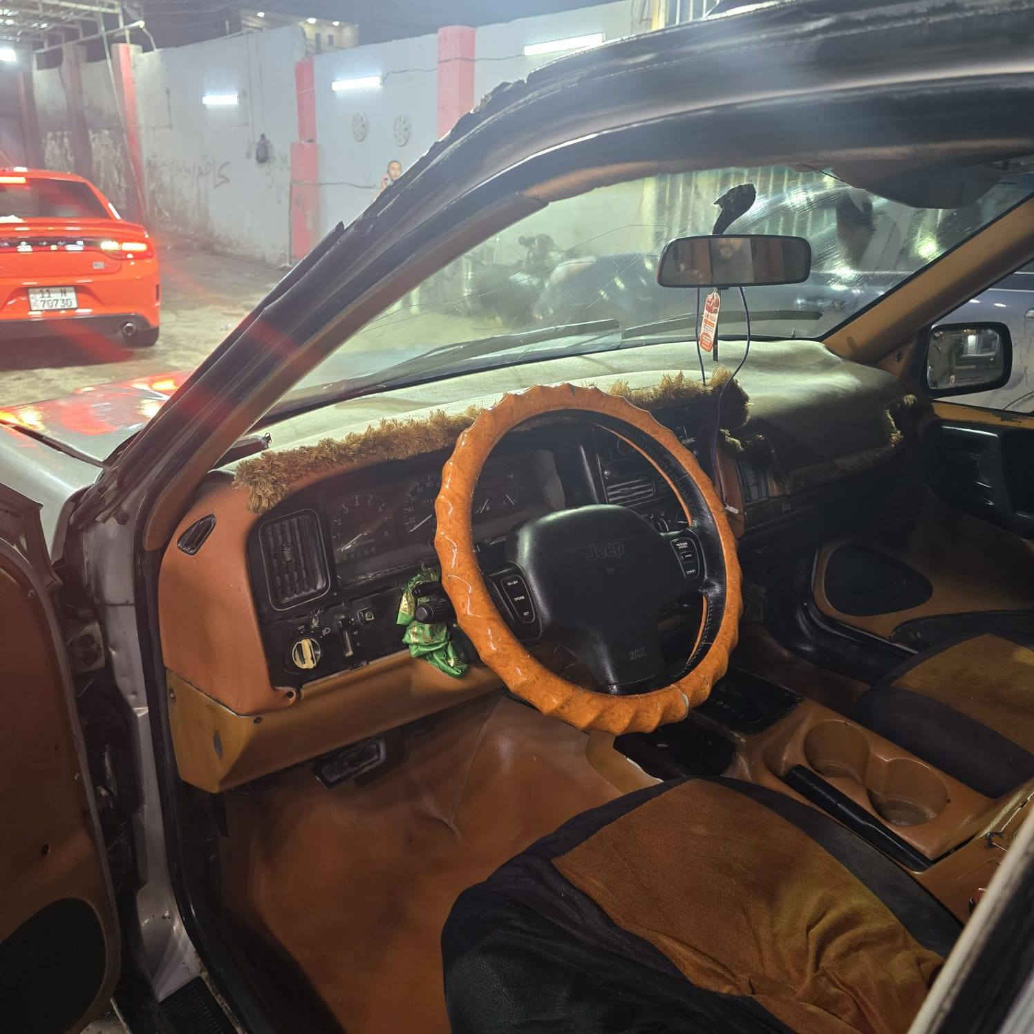 السلام عليكم
جيب شيروكي موديل ٩٦
كير جديد ومكينه ففتي جديد
شرط التحويل
سنويه ما ساقطه
نواقص بسيطه
رقم بغداد
مكان البلديات 
السياره مال بيت
السعر ٣٨
***********
