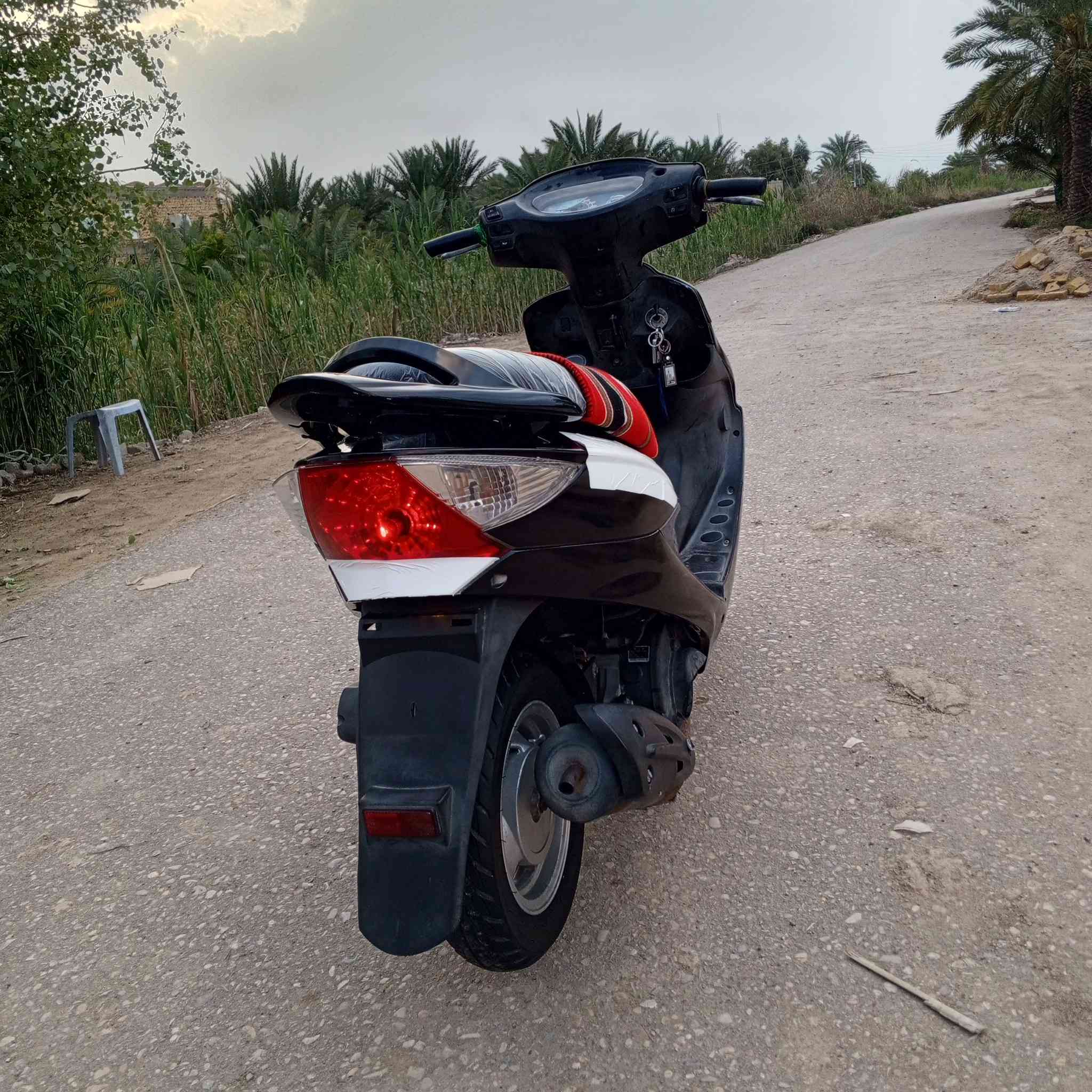 السلام عليكم دراجه كامكو للبيع ماناقصه شي و الدراجه جديده والتواير جدد وكلها شغاله موديلها 13 المكان قلعة السكر للتواصل ***********  السعر 600 وبيها مجال
