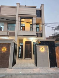 بيت البيع مساحة ١٠٠متر مدخلين ٣نوم وصاله ومطبخ وخدمات بناء أول حصرياً ...