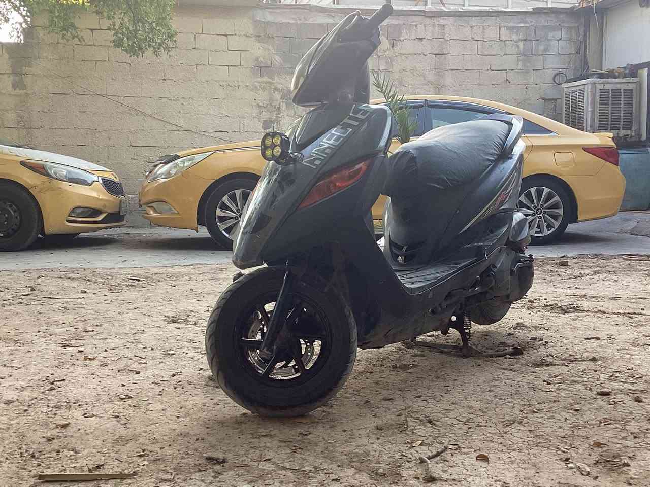 سلام وعليكم 
ماكس ثعلب دراجه حلوه. مكينه حلوه 
كفراته مختمه السعر 350 وبيه مجال 
مكاني بغداد حي العامل للاستفسار ***********
