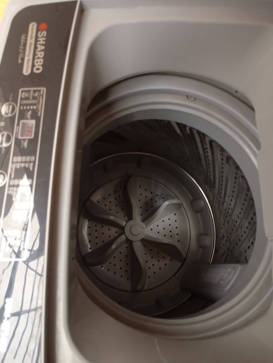 غساله شاربو فول واتماتيك  التجفيف يشتغل  بيه عطل كير بوكس مال غسل سعره 45 سعر الغساله 100 وبيه مجال نضيفه جداً مكانه الديوانية ***********
