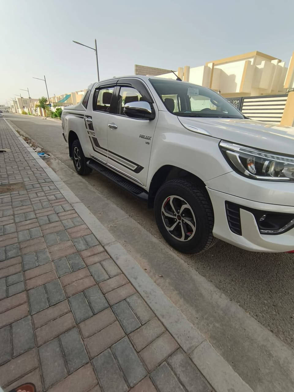 سلام عليكم 
للبيع هايلوكس ٢٠١٩ فول مواصفات TRD ٦ سلندر السياره كفاله عامه عده بارد جوه قبق البانزين على كد ٤ اصابع السياره ماشيه ٦٦الف حقيقي مكان السياره تكريت صلاح الدين السعر ٣١٠$وبي مجال قليل الاستفسار ع رقم هذا ما متواجد ع فيس ***********
